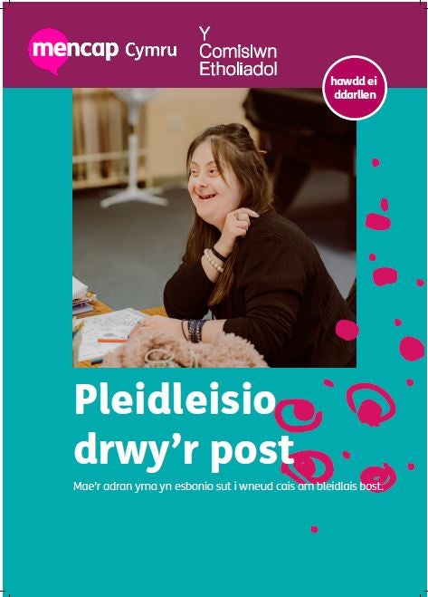 Front cover image of Pleidleisio drwy'r post (voting by post)