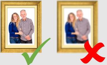 2 photographs. One is clear with a green tick. The other is blurry with a red cross