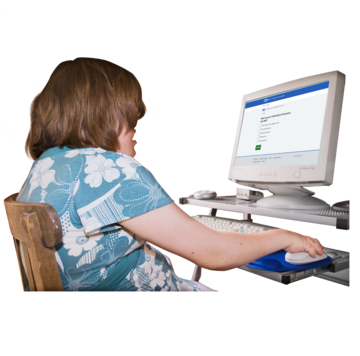 A woman sitting at a computer with a LeDeR report on the screen