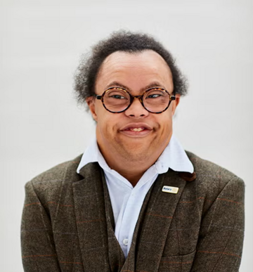 Michael Beynon Mythbuster head and shoulders photo