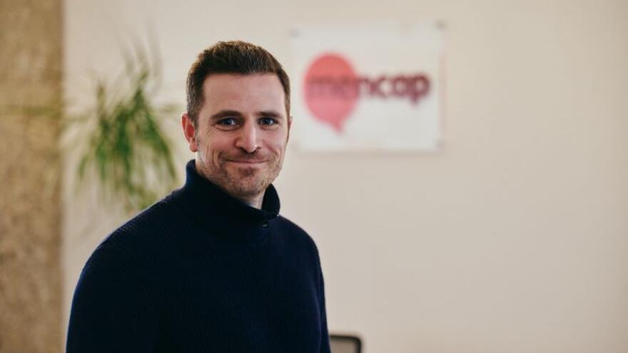 Alexander Dragonetti head and shoulders photo in the Mencap office