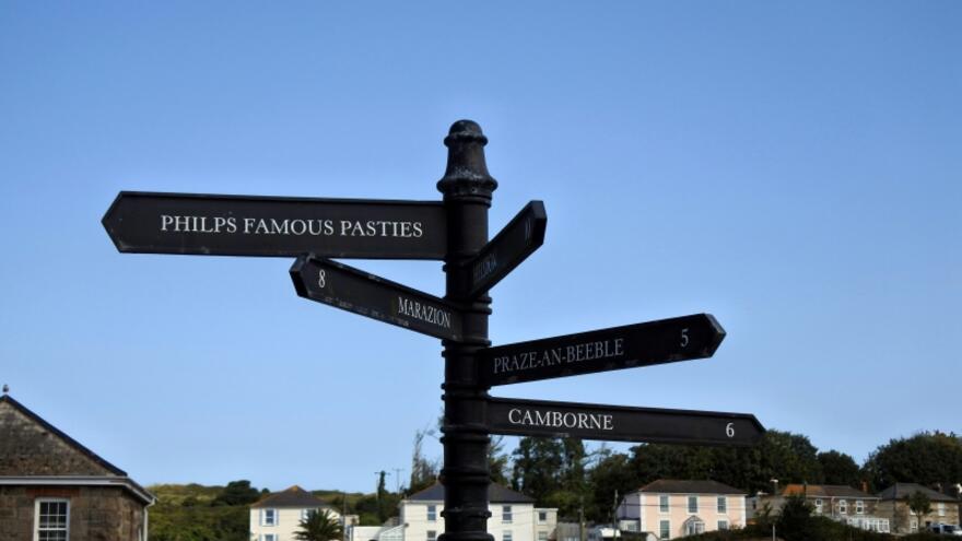 photogaraph of a street sign in Hayle Cornwall by Oliver Potter